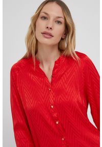Answear Lab koszula damska kolor czerwony relaxed ze stójką. Typ kołnierza: kołnierzyk stójkowy. Kolor: czerwony. Materiał: tkanina. Długość rękawa: raglanowy rękaw. Styl: wakacyjny #2