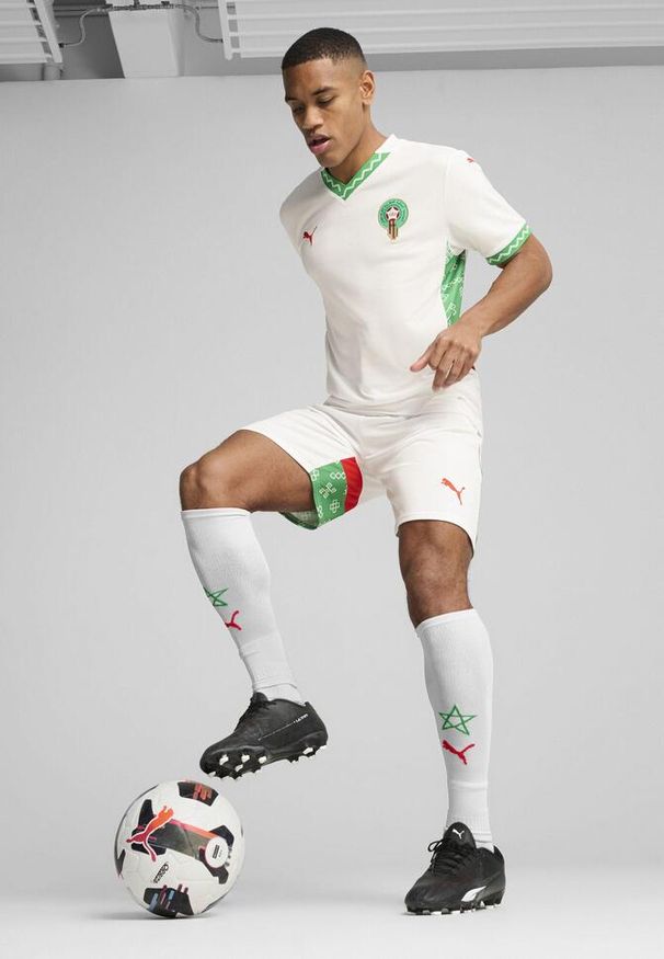 Puma - Męskie szorty Maroko 2025 PUMA White Fast Green Red. Kolor: biały, czerwony, wielokolorowy, zielony. Sport: piłka nożna