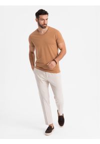 Ombre Clothing - Męska klasyczna bawełniana koszulka z dekoltem w serek BASIC – brązowa V9 - Rozmiar: XXL. Typ kołnierza: dekolt w serek. Kolor: brązowy. Materiał: bawełna. Styl: klasyczny #5