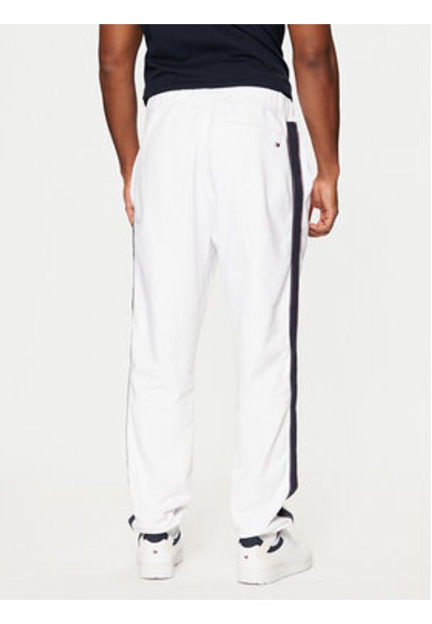 TOMMY HILFIGER - Tommy Hilfiger Spodnie dresowe MW0MW37477 Biały Regular Fit. Kolor: biały. Materiał: bawełna