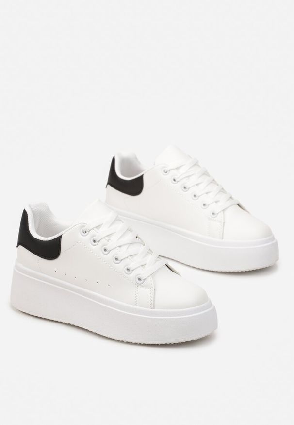 Born2be - Biało-Czarne Sneakersy na Platformie Spoola. Okazja: na co dzień. Kolor: biały. Obcas: na platformie