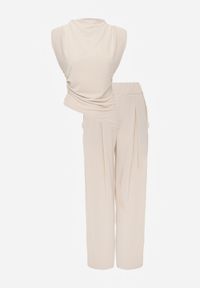 Renee - Jasnobeżowy Komplet Bluzka z Poduszkami w Ramionach i Proste Spodnie z Gumką w Pasie Divanes. Kolor: beżowy #3