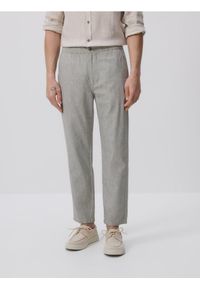 Reserved - Spodnie regular fit z lnem - ciemnozielony. Kolor: zielony. Materiał: len
