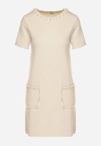 Born2be - Jasnobeżowa Trapezowa Sukienka Sweterkowa Ozdobiona Perełkami Eletusa. Okazja: na co dzień. Kolor: beżowy. Wzór: aplikacja. Typ sukienki: trapezowe. Styl: elegancki, casual. Długość: midi #6