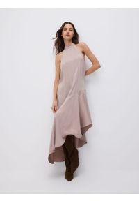 Reserved - Sukienka z lyocellem - beżowy. Kolor: beżowy. Materiał: wiskoza. Typ sukienki: asymetryczne #1