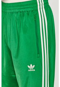 adidas Originals - Spodnie. Kolor: zielony. Materiał: dzianina. Wzór: aplikacja #4