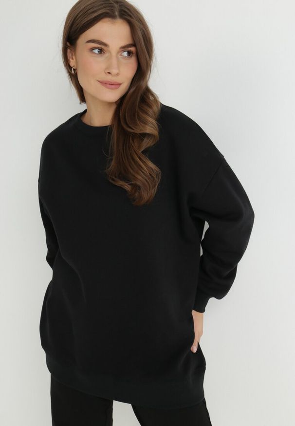 Born2be - Czarna Bluza Oversize z Polarem Mes. Okazja: na co dzień. Kolor: czarny. Materiał: polar. Długość rękawa: długi rękaw. Długość: długie. Wzór: jednolity. Styl: sportowy, klasyczny, casual