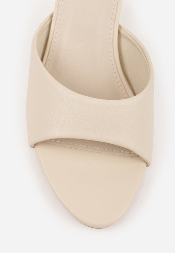 Renee - Beżowe Klapki Peep Toe na Niskiej Szpilce Carinatia. Okazja: na co dzień. Nosek buta: otwarty. Kolor: beżowy. Materiał: jeans. Styl: elegancki, casual