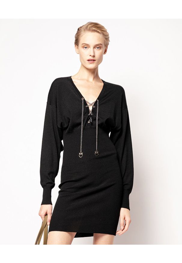Pinko - PINKO - Czarna sukienka etui w prążki Casteggio. Kolor: czarny. Materiał: wełna, dzianina, prążkowany. Długość rękawa: długi rękaw. Wzór: prążki. Typ sukienki: dopasowane. Długość: mini