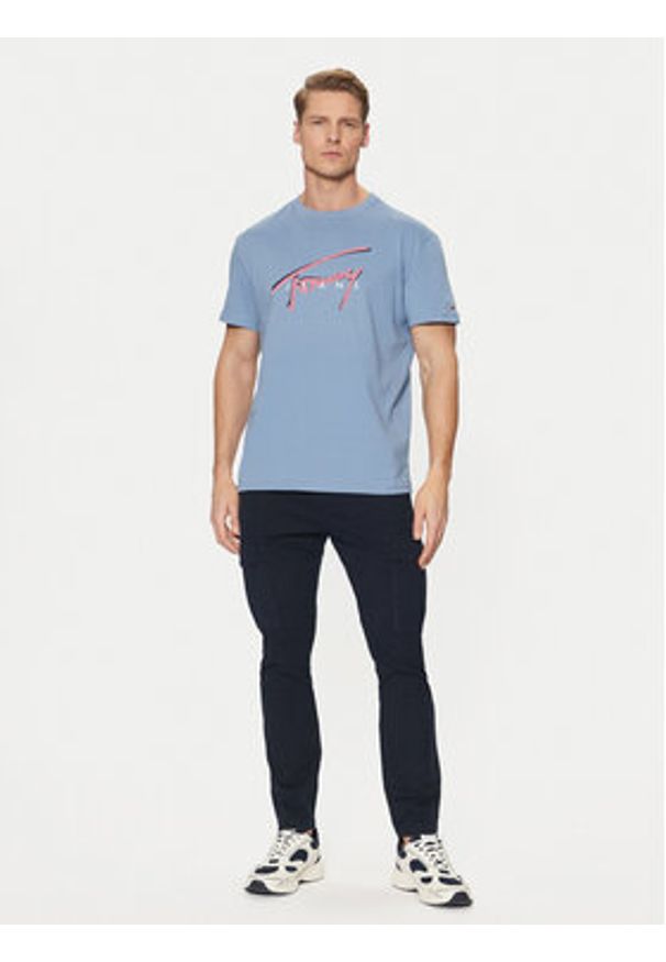 Tommy Jeans T-Shirt Signature DM0DM21109 Niebieski Regular Fit. Kolor: niebieski. Materiał: bawełna