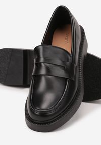 Born2be - Czarne Mokasyny Vices z Ozdobną Wstawką Akelie. Okazja: na spotkanie biznesowe, na co dzień. Kolor: czarny. Wzór: aplikacja. Styl: biznesowy, casual, elegancki #6