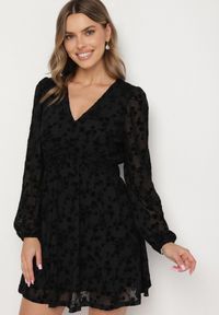 Born2be - Czarna Siateczkowa Sukienka Vices z Kwiatowym Wzorem z Weluru Erhelia. Okazja: na co dzień. Kolor: czarny. Materiał: welur. Wzór: kwiaty. Typ sukienki: proste. Styl: casual, elegancki #6