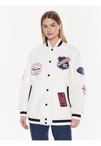 Tommy Jeans Kurtka bomber Letterman DW0DW14940 Biały Oversize. Kolor: biały. Materiał: syntetyk #1