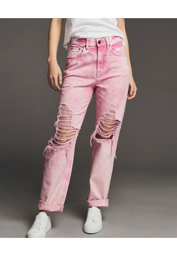 RETROFETE - Różowe jeansy z postrzępieniem Chris. Kolor: różowy, wielokolorowy, fioletowy. Długość: długie. Styl: klasyczny