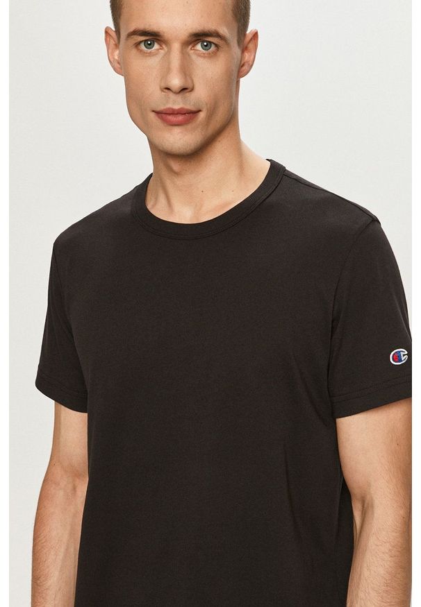 Champion - T-shirt. Okazja: na co dzień. Kolor: czarny. Materiał: dzianina. Wzór: gładki, aplikacja. Styl: casual