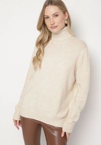 Born2be - Jasnobeżowy Casualowy Golf z Wełną o Prostym Kroju Reiselia. Okazja: na co dzień. Typ kołnierza: golf. Kolor: beżowy. Materiał: wełna. Styl: casual #6