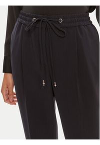 BOSS - Boss Spodnie materiałowe Tariyanah 50490039 Granatowy Regular Fit. Kolor: niebieski. Materiał: syntetyk #2