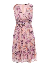 Stylove - Sukienka szyfonowa w kwiaty bez rękawów dekolt V różowa. Kolor: różowy. Materiał: szyfon. Długość rękawa: bez rękawów. Wzór: kwiaty. Sezon: lato. Typ sukienki: rozkloszowane #2