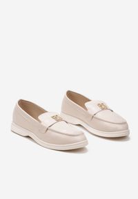 Renee - Beżowe Mokasyny Loafersy z Minimalistyczną Klamrą Nanahla. Okazja: na co dzień. Zapięcie: klamry. Kolor: beżowy. Styl: casual, elegancki #6