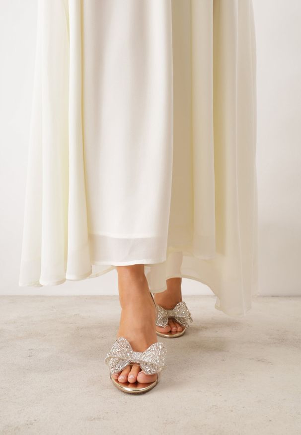 Born2be - Złote Eleganckie Sandały Transparentne VICES na Szpilce z Kokardą z Cyrkoniami Pirera. Okazja: na komunię, na wesele, na studniówkę, na ślub cywilny. Zapięcie: pasek. Kolor: złoty. Obcas: na szpilce. Styl: elegancki