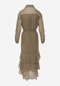 Renee - Zielona Sukienka o Koszulowym Kroju z Przedłużonym Tyłem i Falbanami Savarinna. Kolor: zielony. Materiał: poliester. Typ sukienki: koszulowe #2