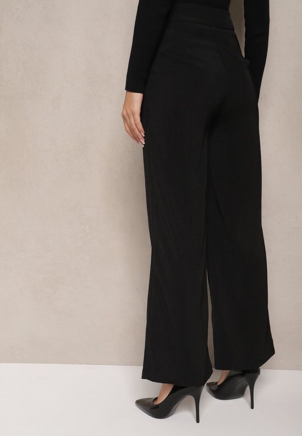 Renee - Czarne Szerokie Spodnie Garniturowe z Wiskozą High Waist z Paskiem z Klamrą Enarela. Okazja: na co dzień. Stan: podwyższony. Kolor: czarny. Materiał: wiskoza. Sezon: lato, wiosna. Styl: elegancki, casual