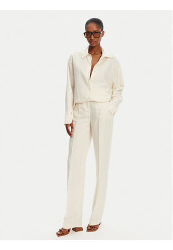 Patrizia Pepe Koszula 2C1602 A052 B823 Écru Regular Fit. Materiał: wiskoza