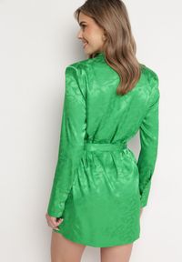 Born2be - Zielona Krótka Sukienka Kopertowa z Materiałowym Paskiem Urvila. Kolor: zielony. Materiał: materiał. Typ sukienki: kopertowe. Styl: elegancki. Długość: mini #4