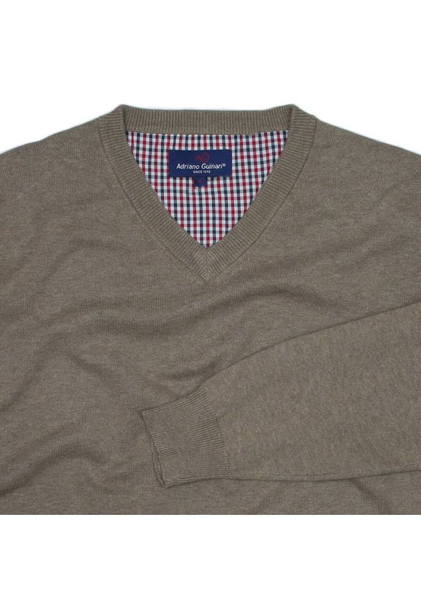 Sweter Beżowy w Serek (V-neck), Klasyczny, Męski, Melanżowy, Elegancki -Adriano Guinari. Okazja: na co dzień, na spotkanie biznesowe, do pracy. Typ kołnierza: dekolt w serek. Kolor: wielokolorowy, beżowy, brązowy. Materiał: bawełna. Wzór: melanż. Styl: klasyczny, elegancki