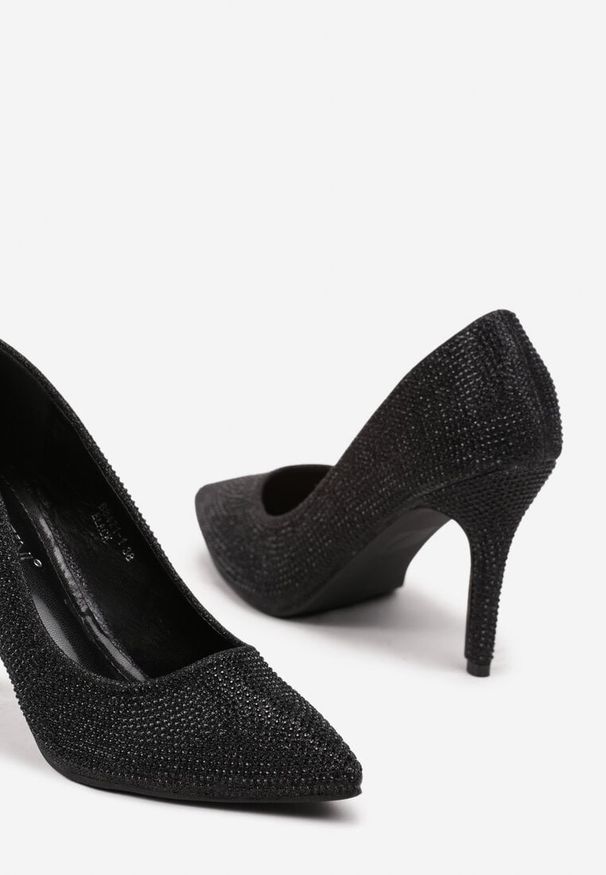 Born2be - Czarne Szpilki z Noskiem w Szpic i Cyrkoniowym Zdobieniem Derida. Okazja: na co dzień, na imprezę, na spotkanie biznesowe, do pracy. Kolor: czarny. Materiał: jeans. Wzór: aplikacja. Obcas: na szpilce. Styl: klasyczny, elegancki, biznesowy, casual. Wysokość obcasa: średni