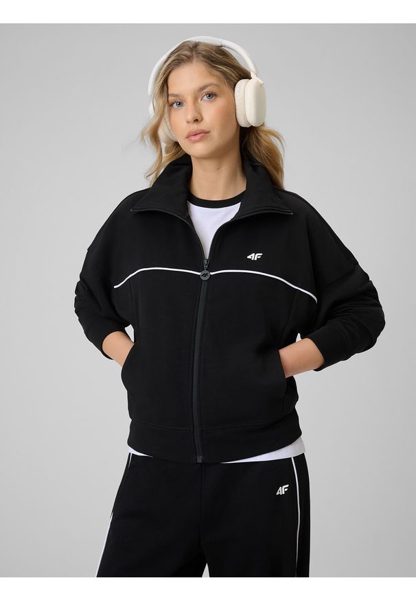 4f - 4F Bluza dresowa regular bez kaptura damska - czarna S. Okazja: na co dzień. Typ kołnierza: bez kaptura. Kolor: czarny. Materiał: dresówka. Styl: casual, klasyczny
