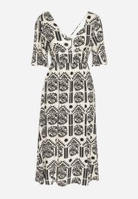 Born2be - Czarno-Kremowa Sukienka Wiskozowa Rozkloszowana z Odkrytymi Plecami w Print Boho Turaisa. Okazja: na co dzień. Typ kołnierza: dekolt w kształcie V. Kolor: czarny. Materiał: wiskoza. Długość rękawa: długi rękaw. Wzór: nadruk. Typ sukienki: rozkloszowane, proste. Styl: boho #6