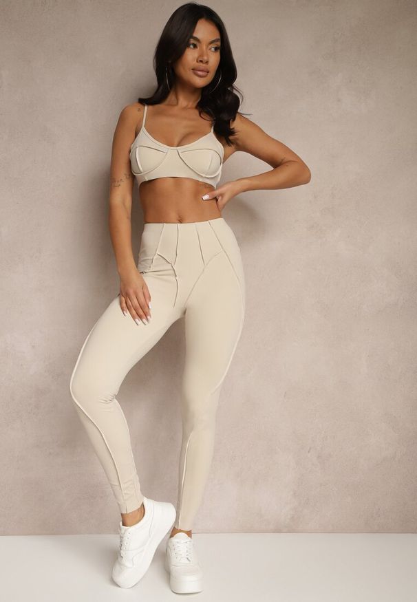 Renee - Beżowy Komplet Sportowy Zdobiony Przeszyciami Legginsy i Top Filaranea. Kolor: beżowy. Materiał: jeans. Wzór: aplikacja
