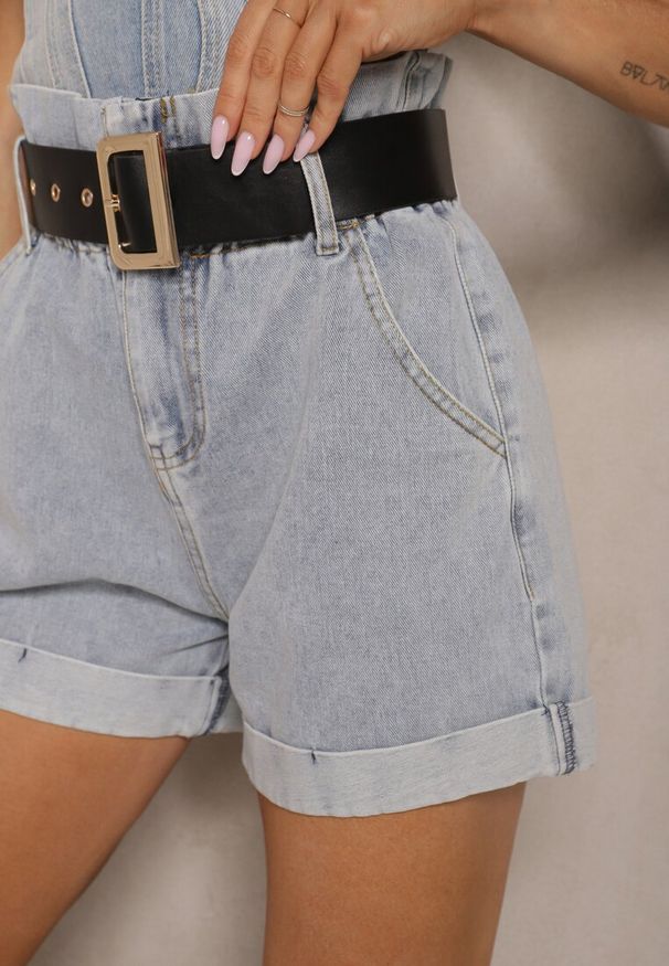 Renee - Niebieskie Szorty Jeansowe o Fasonie Paper Bag z Dodatkowym Paskiem Iffavira. Okazja: na co dzień. Stan: podwyższony. Kolor: niebieski. Materiał: jeans. Styl: klasyczny, casual, elegancki