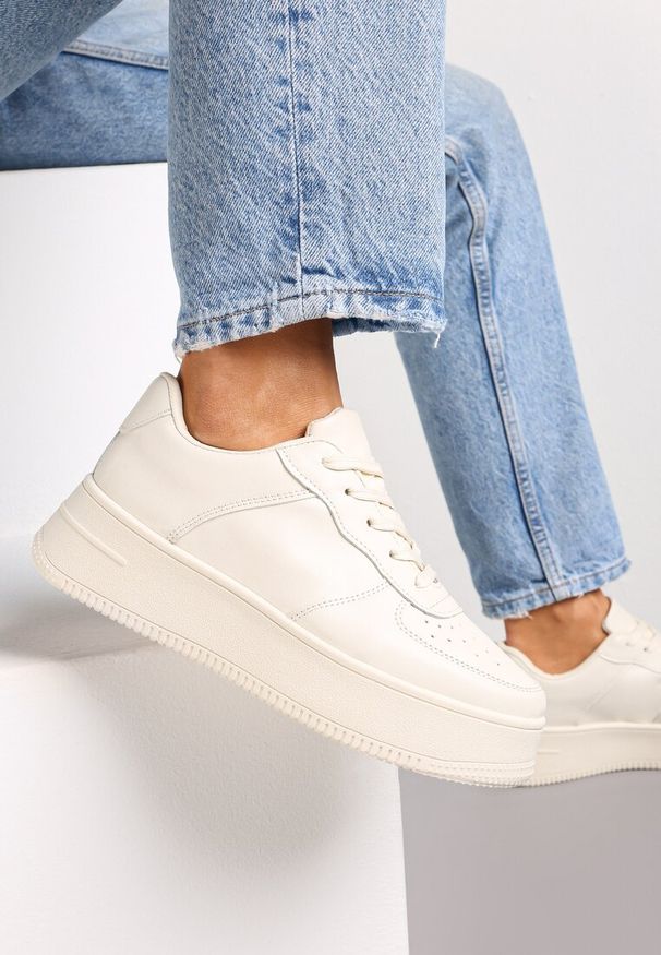 Renee - Beżowe Sznurowane Sneakersy na Platformie z Bieżnikiem Arvilla. Kolor: beżowy. Materiał: skóra, materiał. Obcas: na platformie