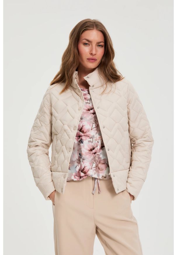 MOODO - Pikowana kurtka beżowa. Kolor: beżowy. Materiał: poliamid