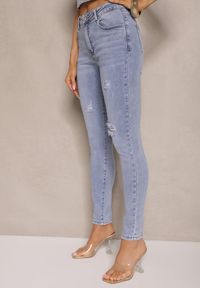 Renee - Jasnoniebieskie Jeansy z Bawełny Typu Skinny High Waist Ozdobione Przetarciami Nelliova. Okazja: na co dzień. Stan: podwyższony. Kolor: niebieski. Wzór: aplikacja. Styl: casual