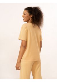 outhorn - T-shirt oversize z nadrukiem damski - żółty. Okazja: na co dzień. Kolor: żółty. Materiał: jersey, bawełna. Wzór: nadruk. Styl: casual #4