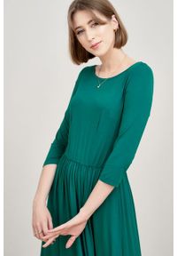 Marie Zélie - Sukienka Emelina ciemnozielona. Kolor: zielony. Materiał: wiskoza, dzianina, materiał, elastan, tkanina, guma. Styl: klasyczny. Długość: midi #2