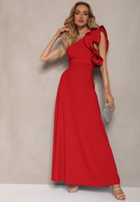 Renee - Czerwona Rozkloszowana Sukienka Asymetryczna z Dużymi Falbanami przy Ramionach Cevada. Okazja: na ślub cywilny, na wesele, na co dzień. Kolor: czerwony. Typ sukienki: asymetryczne. Styl: casual #1