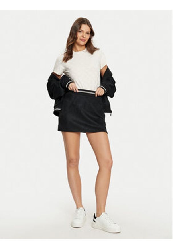 Guess T-Shirt V5RI02 KCLG2 Écru Regular Fit. Materiał: syntetyk