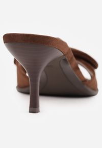 Born2be - Ciemnobrązowe Klapki na Szpilce VICES z Kokardą i Kwadratowym Noskiem Esadanna. Okazja: na imprezę, na co dzień, na urodziny. Kolor: brązowy. Wzór: gładki. Obcas: na szpilce. Styl: casual #3