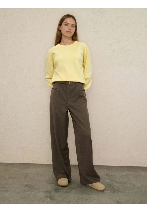 Sinsay - Spodnie wide leg z paskiem - brązowy. Kolor: brązowy