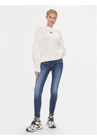 Tommy Jeans Sweter Badge DW0DW16536 Biały Relaxed Fit. Kolor: biały. Materiał: bawełna #4