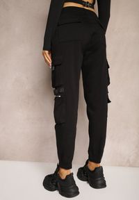 Renee - Czarne Spodnie Joggery z Kieszeniami Cargo z Elastycznej Bawełny Irisane. Okazja: na co dzień. Kolor: czarny. Materiał: bawełna. Styl: casual, elegancki #5