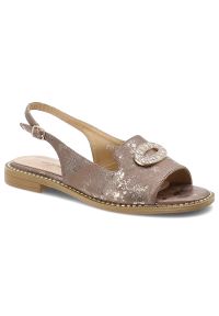Sandały damskie S.Barski, cholewka ze skóry ekologicznej na płaskiej podeszwie z elegancką broszką, szare, KV61-6040. Kolor: szary. Materiał: skóra ekologiczna. Wzór: aplikacja. Sezon: lato. Obcas: na płaskiej podeszwie. Styl: elegancki #1