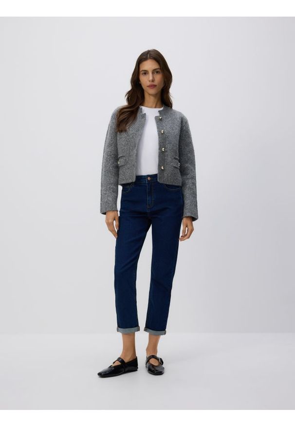 Reserved - Jeansy boyfriend slim - granatowy. Kolor: niebieski