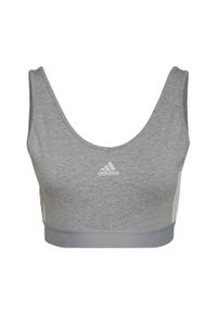 Adidas - Essentials 3-Stripes Crop Top With Removable Pads. Kolor: biały, wielokolorowy, szary. Rodzaj stanika: wyciągane miseczki