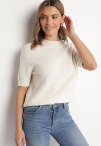 Born2be - Jasnobeżowy Sweter z Wełną z Krótkim Rękawem Dannoria. Okazja: na co dzień. Kolor: beżowy. Materiał: wełna. Długość rękawa: krótki rękaw. Długość: krótkie. Styl: elegancki, casual #7