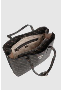 Guess - GUESS Brązowa logowana torebka Meridian Girlfriend Tote. Kolor: brązowy